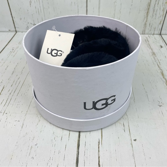UGG Shearling Earmuffs - Picture 13 of 14
